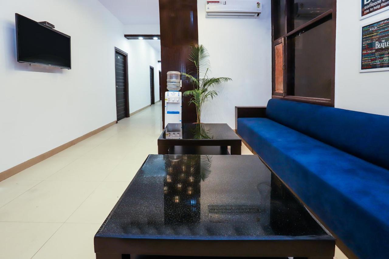 Hotel Vizima Palace - Near Wave City Center Metro Station Ноида Екстериор снимка