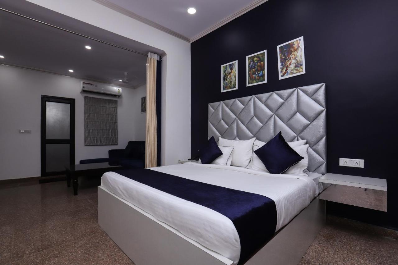 Hotel Vizima Palace - Near Wave City Center Metro Station Ноида Екстериор снимка