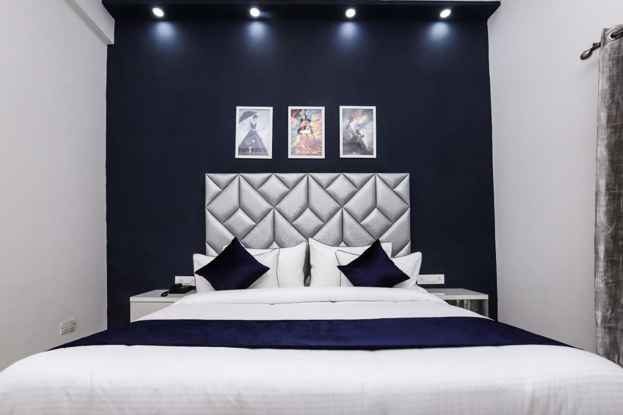 Hotel Vizima Palace - Near Wave City Center Metro Station Ноида Екстериор снимка