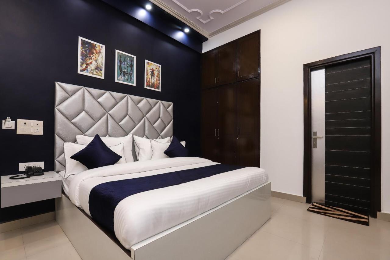 Hotel Vizima Palace - Near Wave City Center Metro Station Ноида Екстериор снимка